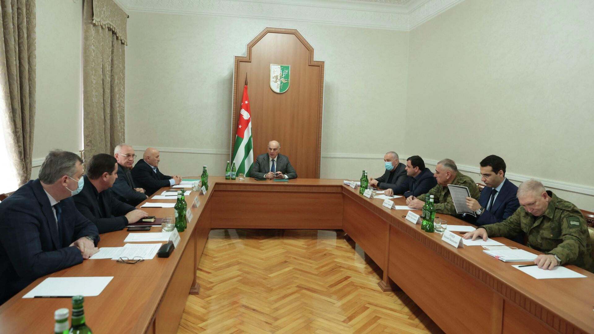 
Президент Абхазии Аслан Бжания провел заседание Совета безопасности - Sputnik Абхазия, 1920, 06.12.2021
