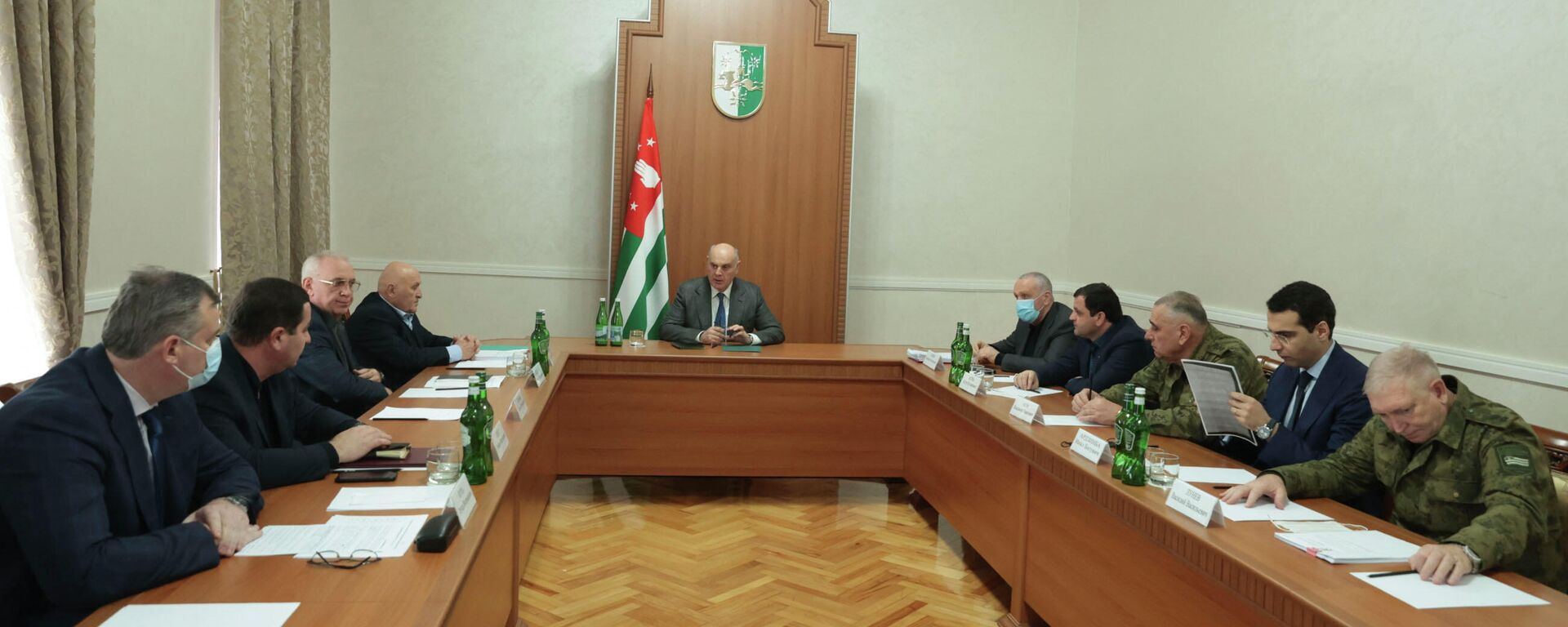 
Президент Абхазии Аслан Бжания провел заседание Совета безопасности - Sputnik Абхазия, 1920, 06.12.2021