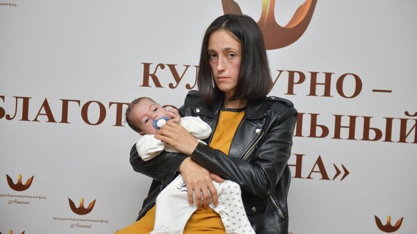 Подопечный фонда Ашана Самир Квициния с мамой  - Sputnik Аҧсны