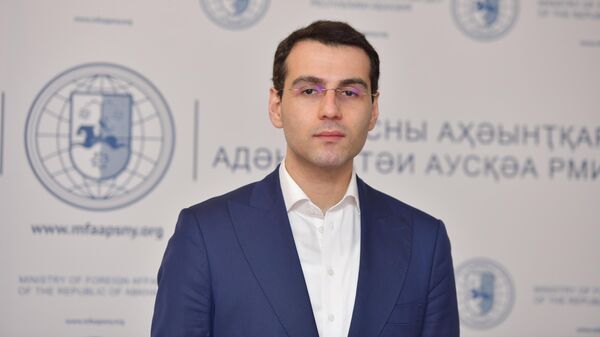 Глава МИД Абхазии Инал Ардзинба о личном - Sputnik Абхазия