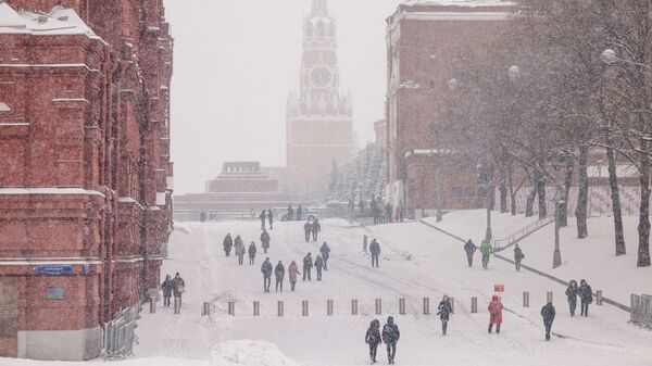 Вид на Красную площадь во время снегопада - Sputnik Абхазия