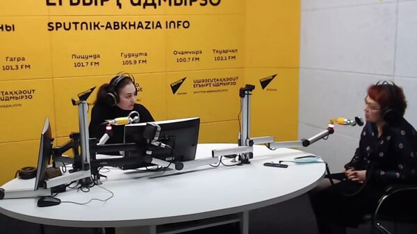 Такие обстоятельства: Кация и Ажиба о вакцинации педагогов  - Sputnik Абхазия