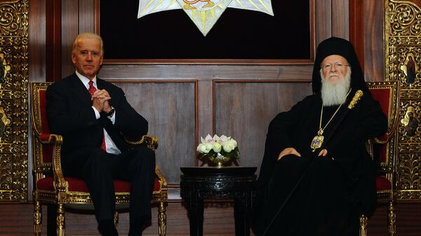 Вице-президент США Джо Байден (слева) и Вселенский православный патриарх Варфоломей I - Sputnik Абхазия