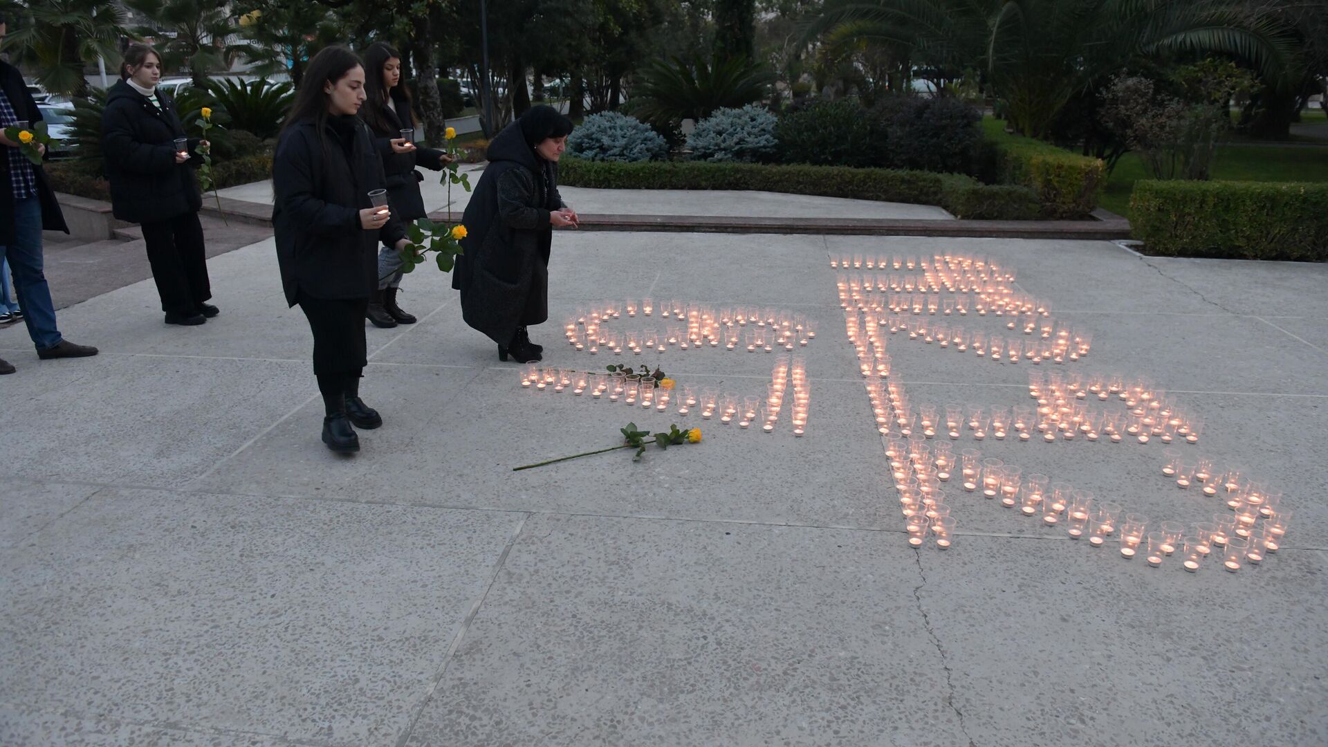 Акция зажжения свечей посвященная Латской трагедии  - Sputnik Абхазия, 1920, 14.12.2021