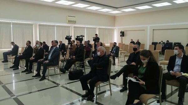 Президент Абхазии Аслан Бжания на встрече с депутатами  - Sputnik Аҧсны