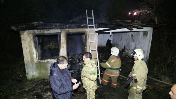Сгоревшее подсобное помещение частного одноэтажного дома по Бзыпскому шоссе  - Sputnik Аҧсны