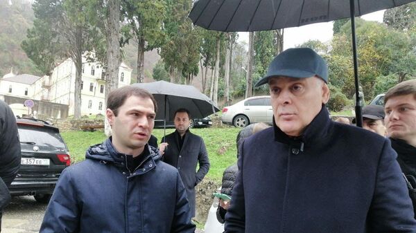 Президент Республики Абхазия Аслан Бжания посетил детский сад в Алашара Новом Афоне - Sputnik Абхазия
