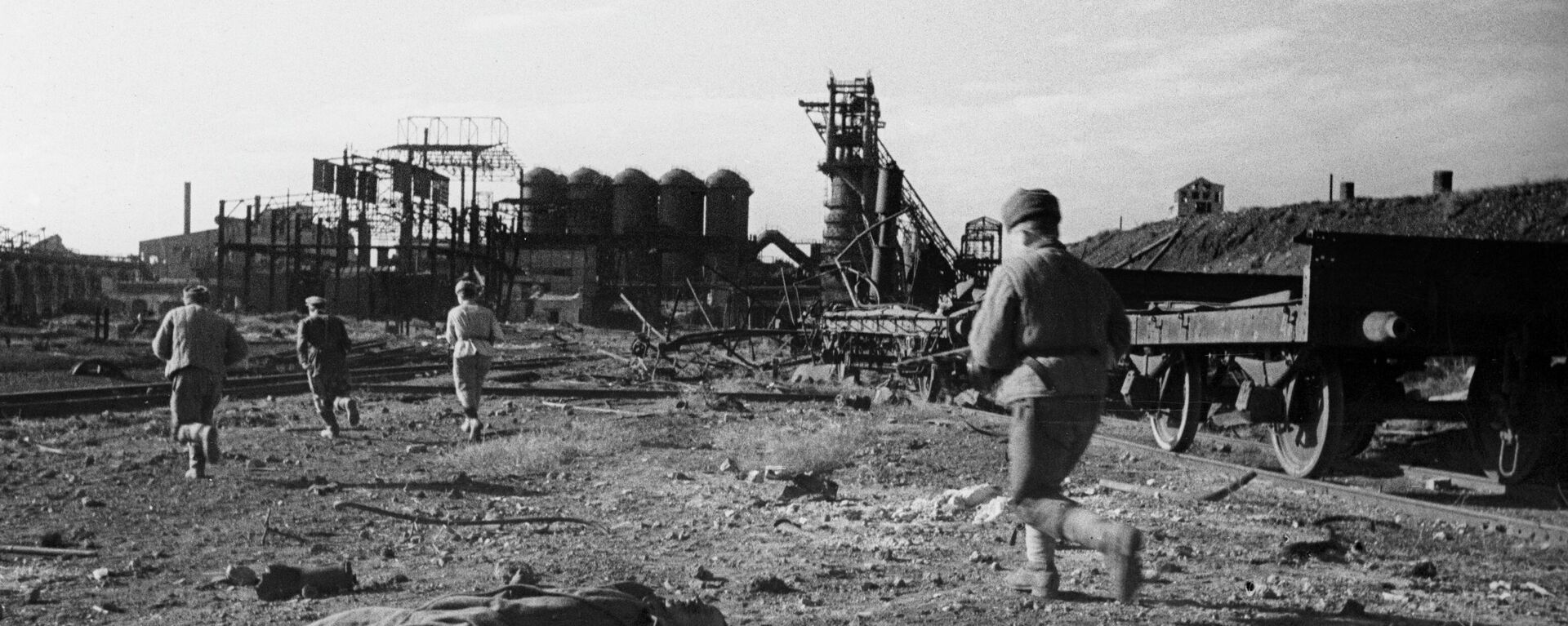 Солдаты Красной Армии ведут бой в районе Керченского металлургического завода. - Sputnik Аҧсны, 1920, 11.10.2022
