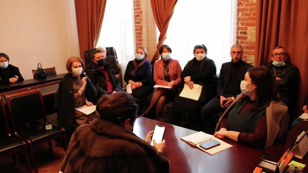 Министр здравоохранения Эдуард Бутба провел заседание Оперативного штаба по защите населения от коронавирусной инфекции - Sputnik Абхазия