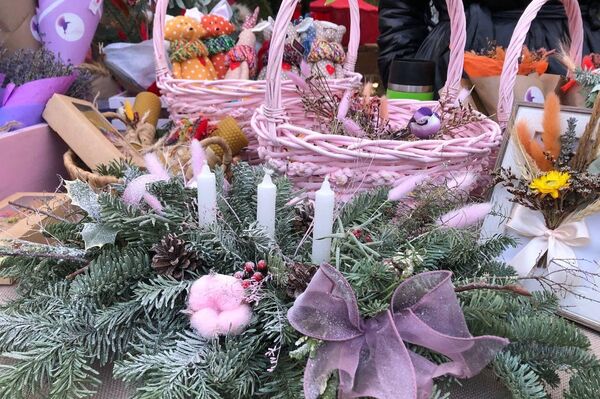 Букеты из аджинджуха и новогодние пряники: в Гудауте прошла первая ярмарка - Sputnik Абхазия