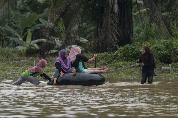 Наводнение в результате муссонов в Малайзии. - Sputnik Абхазия
