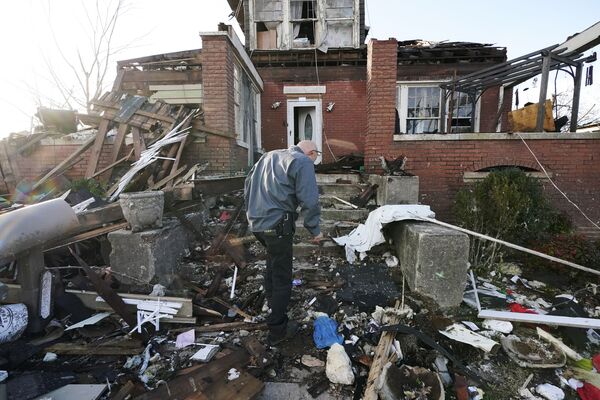 Последствия разрушительного торнадо в Мэйфилде, штат Кентукки. - Sputnik Абхазия