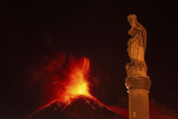 Извержение вулкана Этна в Италии. - Sputnik Абхазия