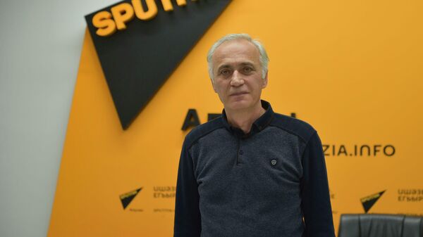 Такие обстоятельства: Дбар о сохранности елей и птиц в новогодние праздники  - Sputnik Абхазия