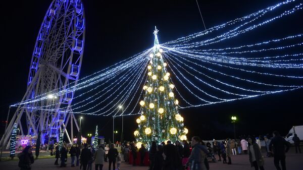 Новогодняя елка в Гаграх  - Sputnik Абхазия