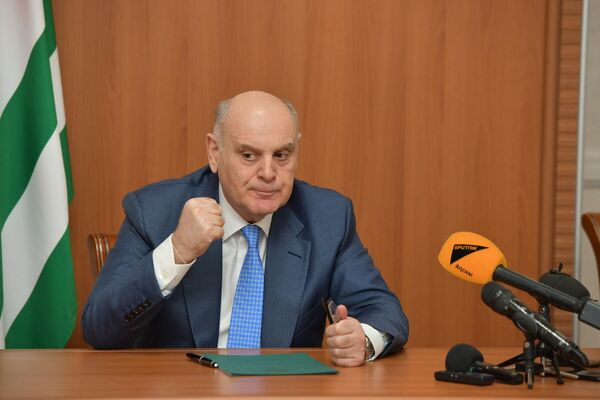 Аслан Бжания пятый по счету президент Абхазии. К власти он пришел в марте 2020 года, одержав победу в ходе повторных выборов. - Sputnik Абхазия