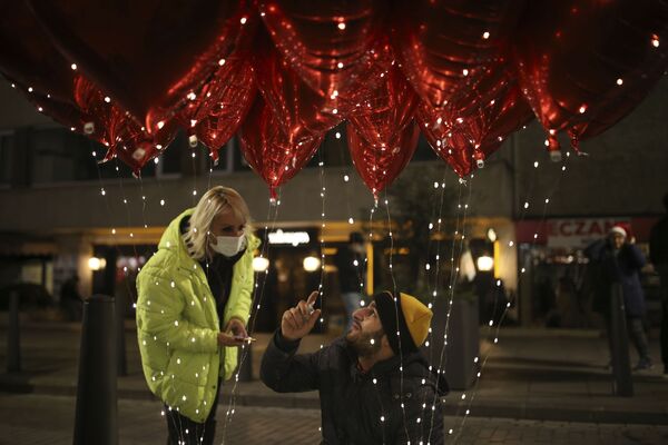 Продажа шариков во время празднования Нового года в Стамбуле. - Sputnik Абхазия