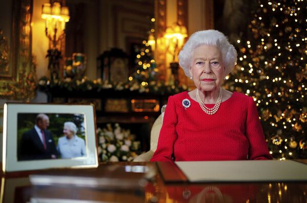 Королева Великобритании Елизавета II в рождественской трансляции в Виндзорском замке, Англия. - Sputnik Абхазия