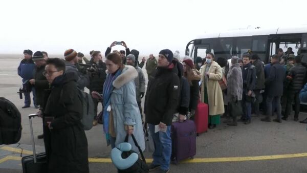 Самолеты Минобороны России доставили полторы тысячи россиян на родину из Казахстана - Sputnik Абхазия