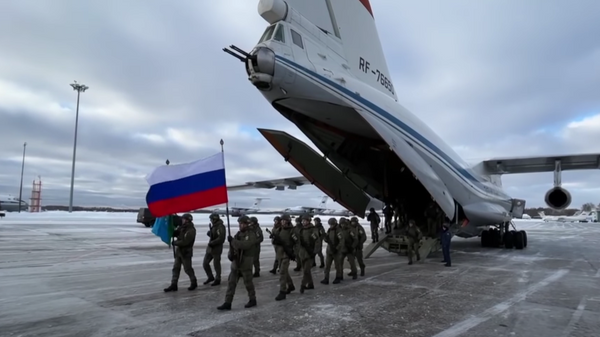 Встреча российских десантников на подмосковном аэродроме Чкаловский - Sputnik Абхазия