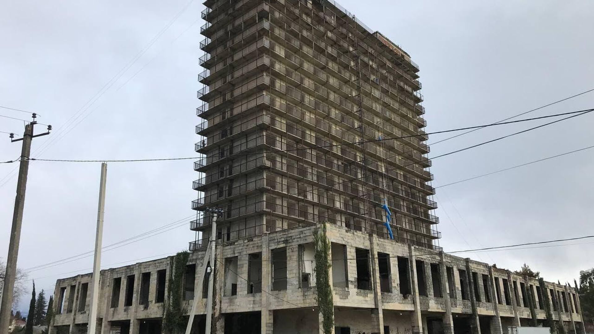 Строительство 19-и этажного пансионата в центре Гудауты по проспекту Героев  - Sputnik Абхазия, 1920, 18.01.2022