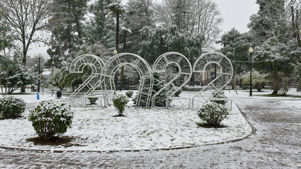 Столица Абхазии в снегу  - Sputnik Абхазия