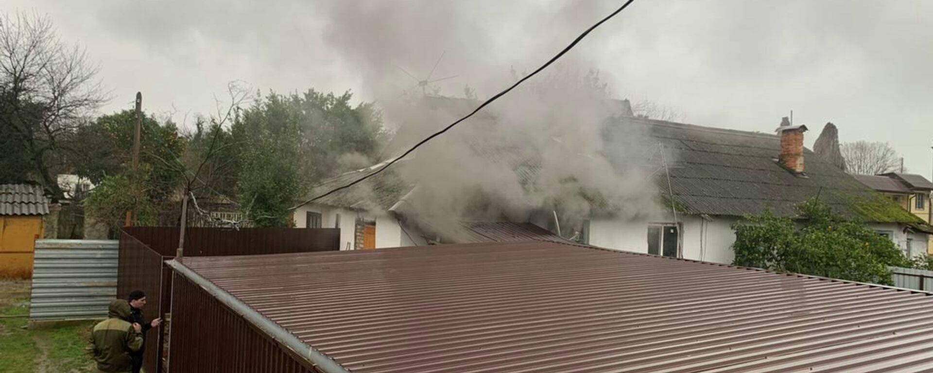 Пожар в доме на улице Бамборская в Гудауте - Sputnik Абхазия, 1920, 25.01.2022