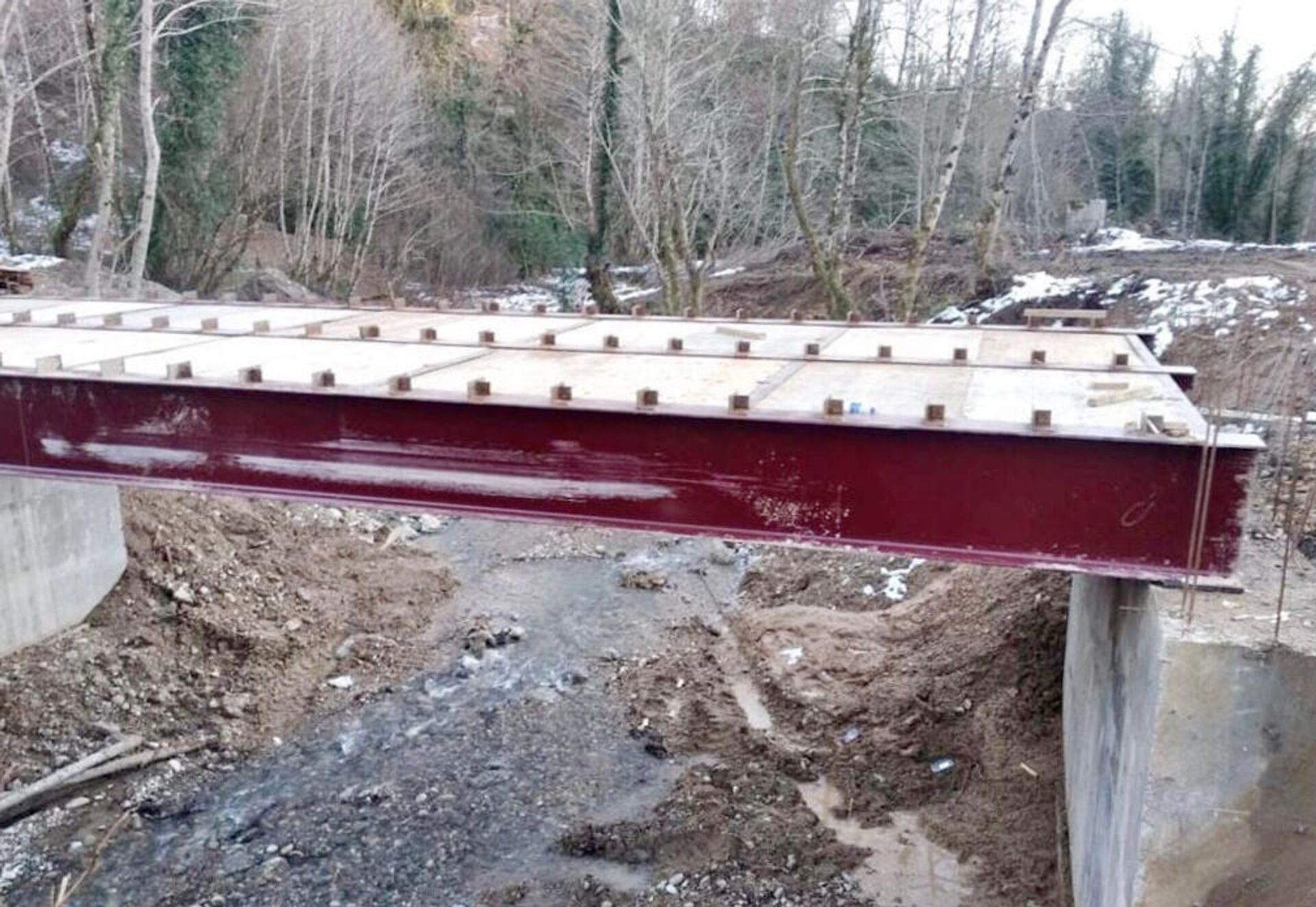 Работы по восстановлению двух автомобильных мостов в посёлке Мюссера  - Sputnik Аҧсны, 1920, 27.01.2022
