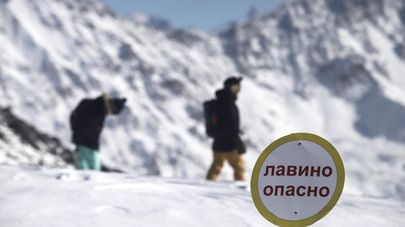 Учения МЧС РФ по спасению людей из-под лавины