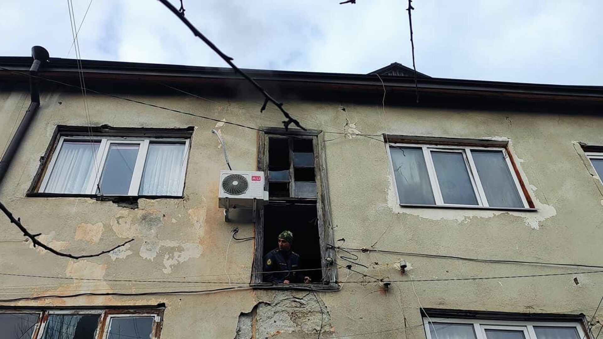 Загорелась  квартира в доме по улице Шотландской - Sputnik Абхазия, 1920, 01.02.2022