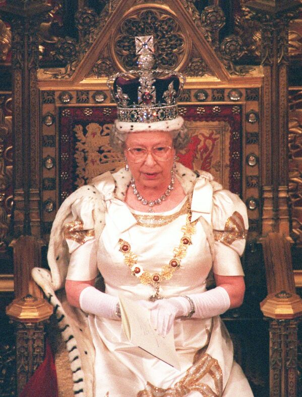 Королева Елизавета II на выступлении перед верхней палатой в Лондоне 23 октября 1996 года. - Sputnik Абхазия