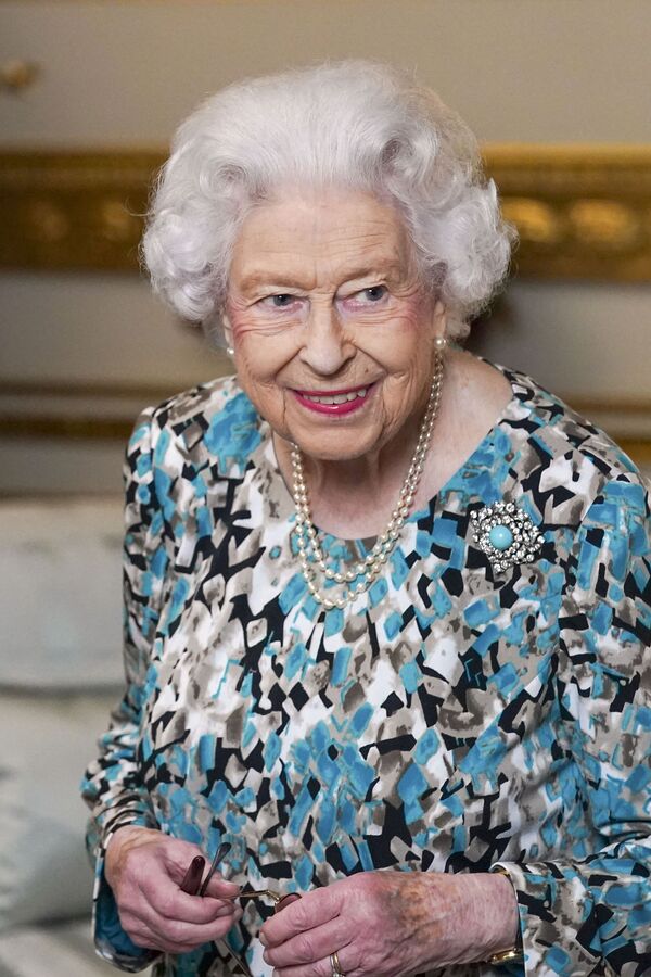 Королева Великобритании Елизавета II в Букингемском дворце в Лондоне, 2021 год. - Sputnik Абхазия