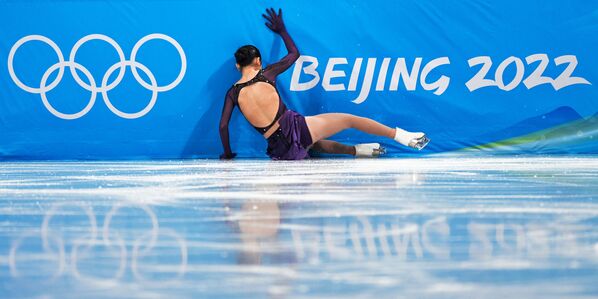 Чжу И (КНР) красиво приземлилась на лед во время одиночного выступления. - Sputnik Абхазия