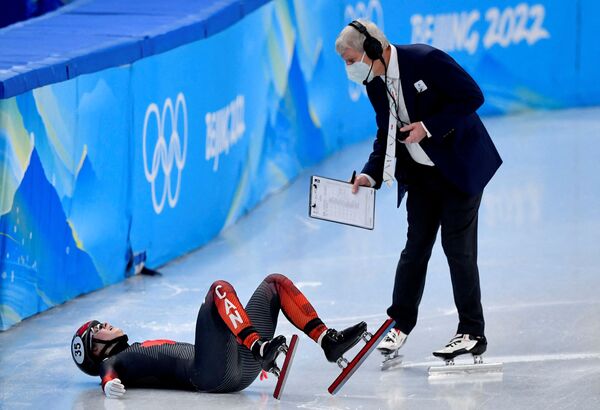 Канадская конькобежка Ким Бутен упала в считанных метрах до финиша. - Sputnik Абхазия