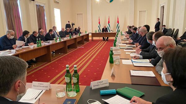 Президент Аслан Бжания провел расширенное заседание - Sputnik Аҧсны