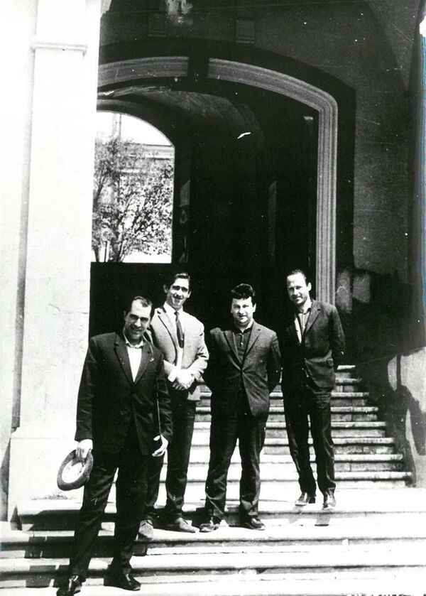С 1989 года возглавляет правление Союза писателей Абхазии. На фото: слева направо Ш. Чкадуа, И. Миканба, А. Гогуа, М. Авидзба. Новый Афон - Sputnik Абхазия