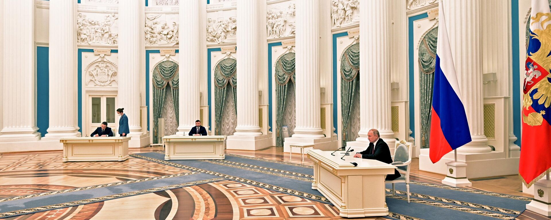 Президент РФ В. Путин подписал указы о признании ЛНР и ДНР - Sputnik Абхазия, 1920, 22.02.2022