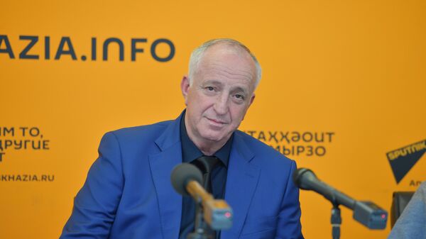 Брифин министра по ЧС Льва Квициния  - Sputnik Абхазия