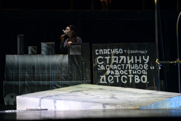 В феврале в Абхазском драмтеатре показали первую в республике постановку о Сарии Лакоба, супруге видного политического деятеля Советской Абхазии Нестора Лакоба. - Sputnik Абхазия