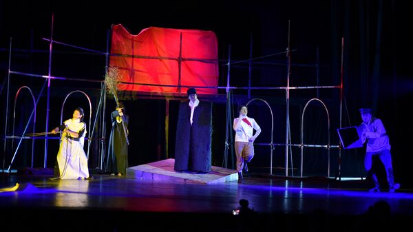 Предпремьерный показх спектакля Сария в драмтеатре - Sputnik Аҧсны