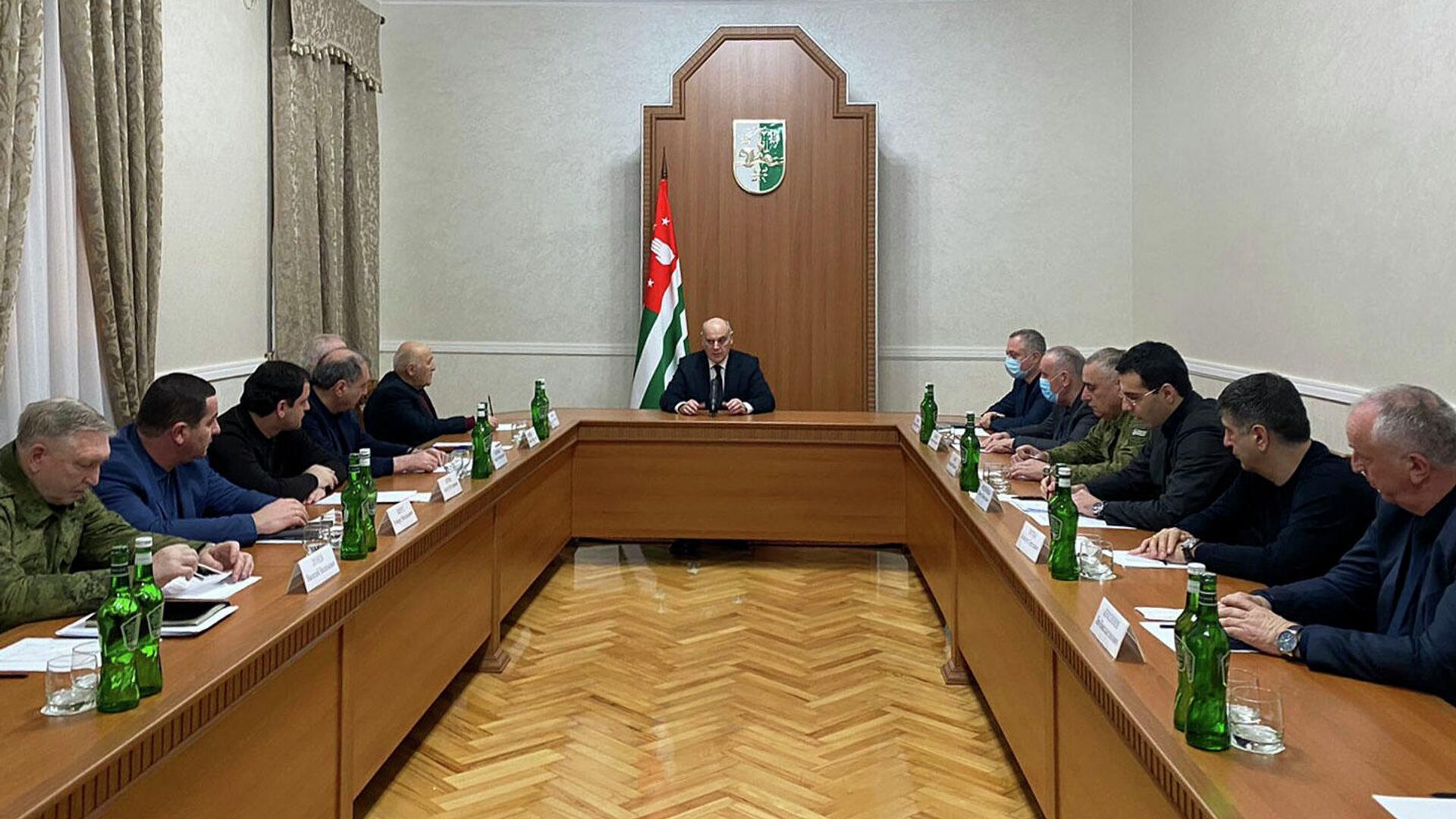 Под председательством Президента Аслана Бжания проходит заседание Совбеза Абхазии - Sputnik Аҧсны, 1920, 25.02.2022