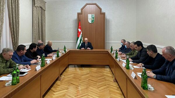 Под председательством Президента Аслана Бжания проходит заседание Совбеза Абхазии - Sputnik Аҧсны