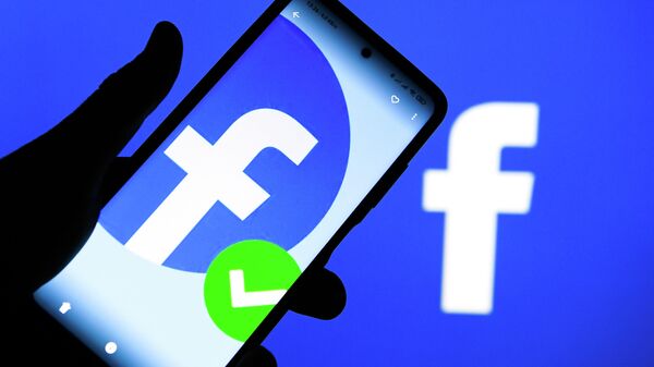Приложение социальной сети Facebook в мобильном телефоне - Sputnik Абхазия