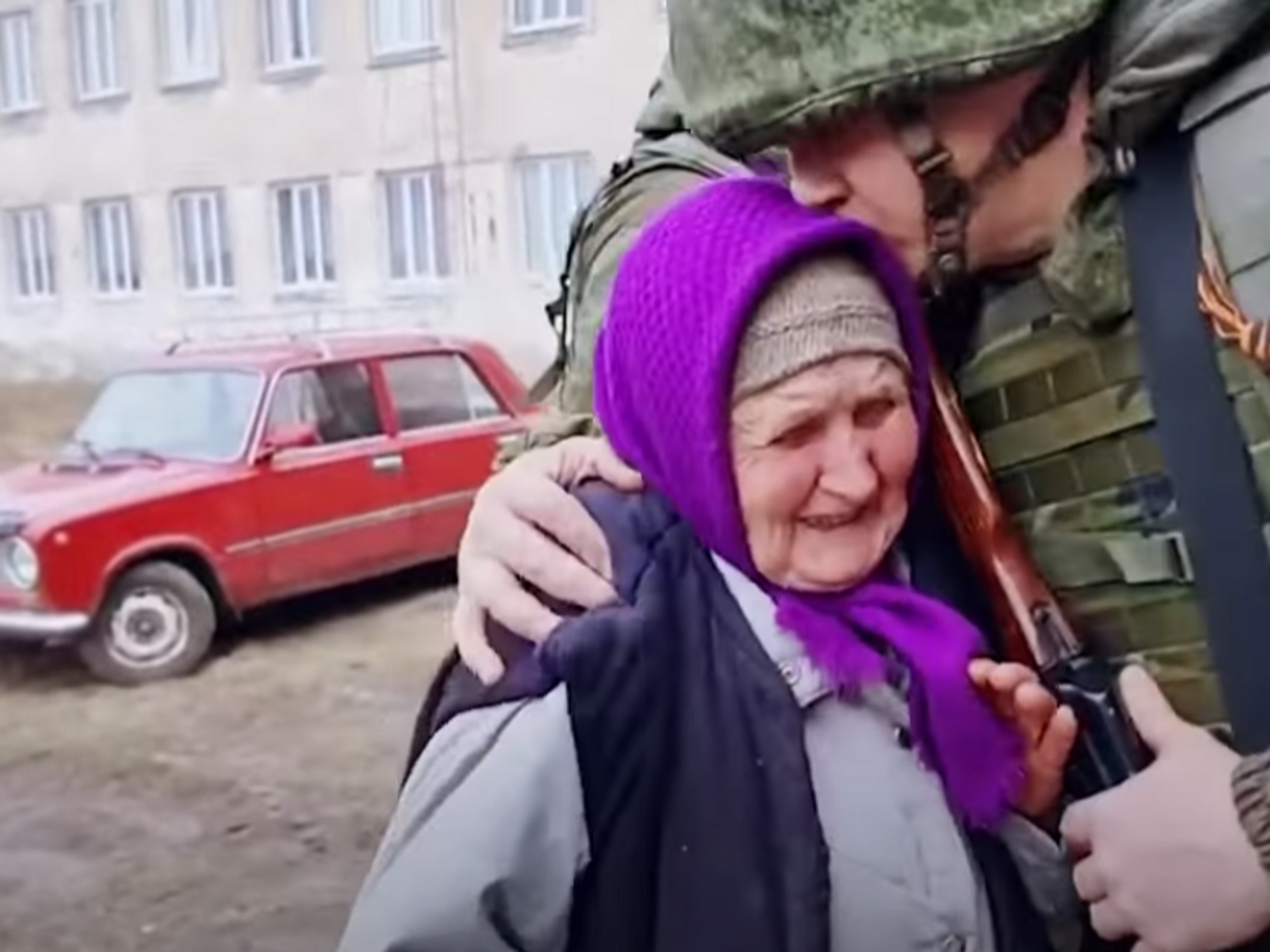 Спасли бабушку. Ukrainian elderly Soldiers.