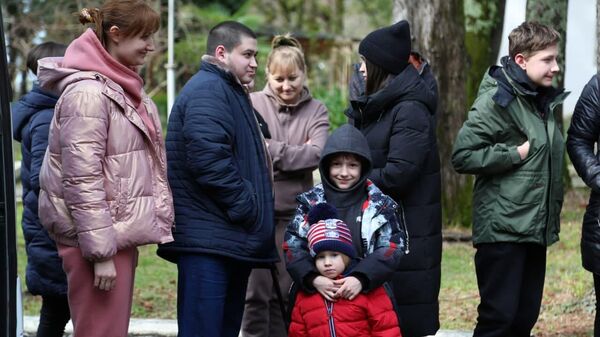 Очередная группа беженцев  из ДНР и ЛНР прибыла в Абхазию  - Sputnik Аҧсны
