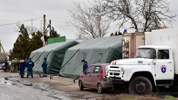 Беженцы с подконтрольной ВСУ территории в районе Мариуполя  - Sputnik Абхазия