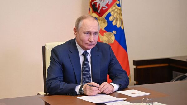 Президент РФ В. Путин принял участие в церемонии поднятия флага на пароме Маршал Рокоссовский - Sputnik Абхазия
