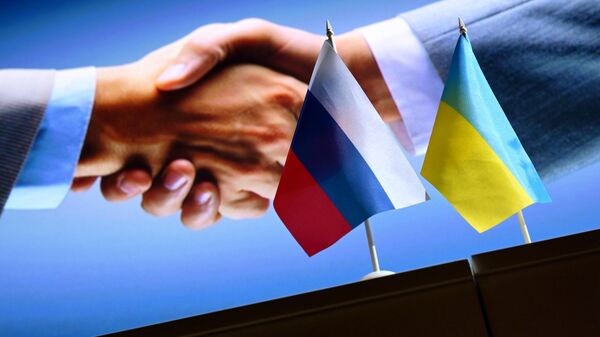 Государственные флаги России и Украины - Sputnik Аҧсны