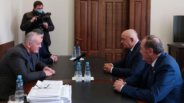 Александр Анкваб встретился с министром иностранных дел Южной Осетии Дмитрием Медоевым  - Sputnik Абхазия