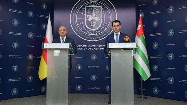Главы МИД Абхазии и Южной Осетии подвели итоги переговоров в Сухуме  - Sputnik Абхазия